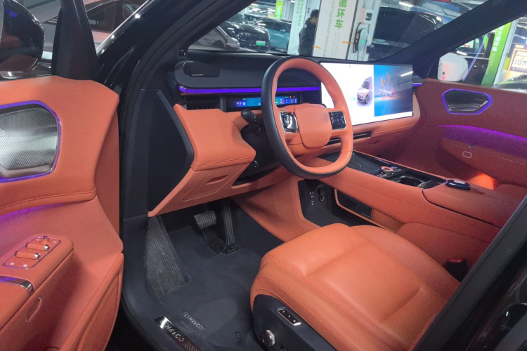 Lynk & Co 900 2025 car image #16
