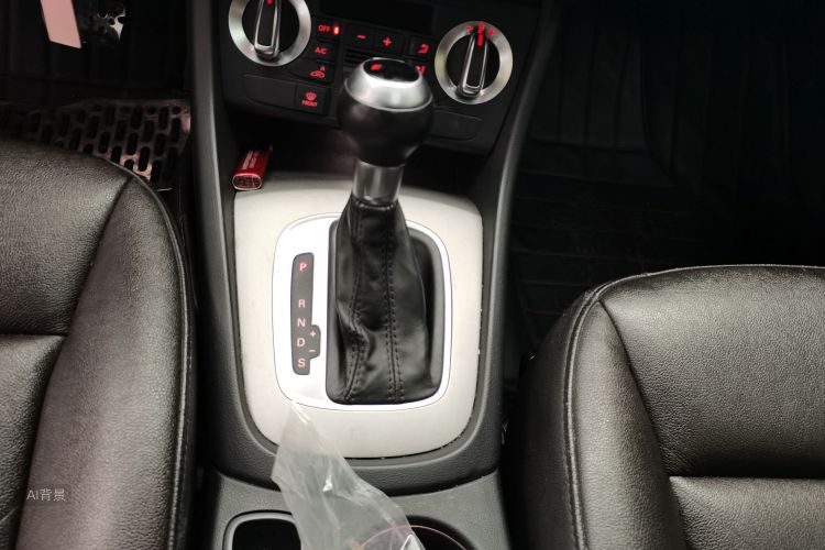 Audi Q3 2014 car image #16