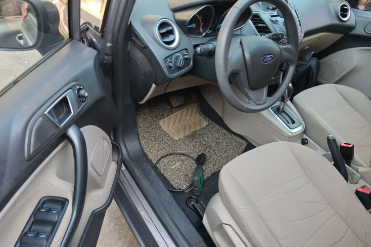 Ford Fiesta 2015 car image #16