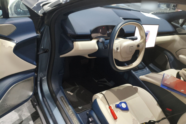 极氪 极氪007 2024 汽车图片 #16