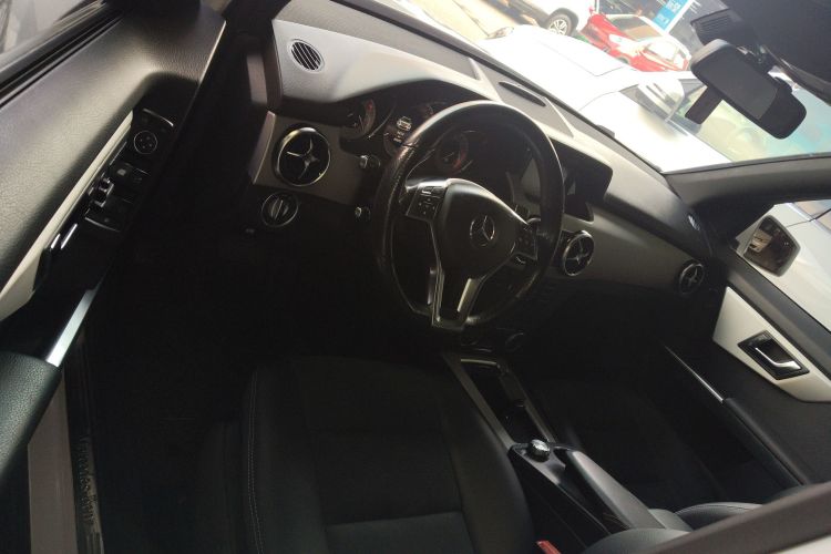 Mercedes-Benz GLK Class 2015 car image #16