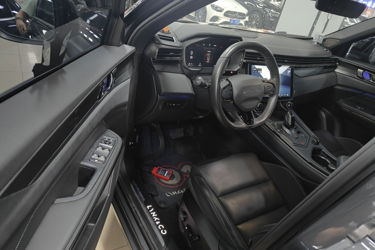 Lynk & Co 01 EM-P 2022 car image #16