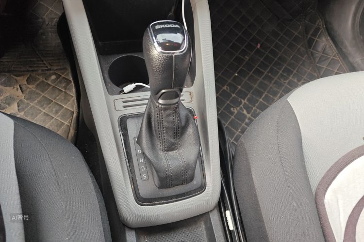 Skoda Fabia 2016 immagine di auto #16