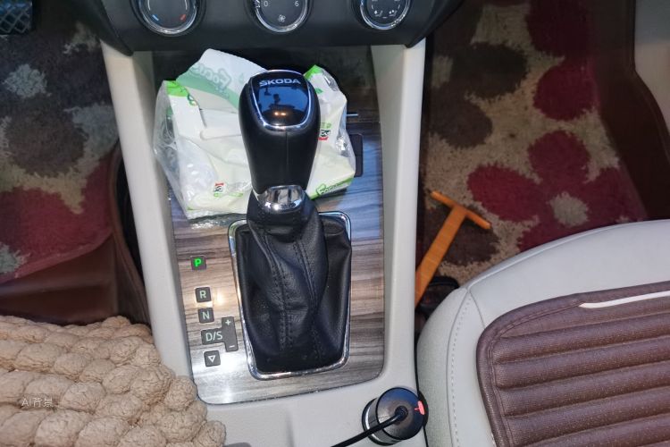 Skoda Octavia 2014 car image #16