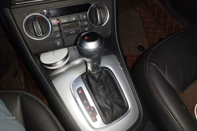 Audi Q3 2017 car image #16