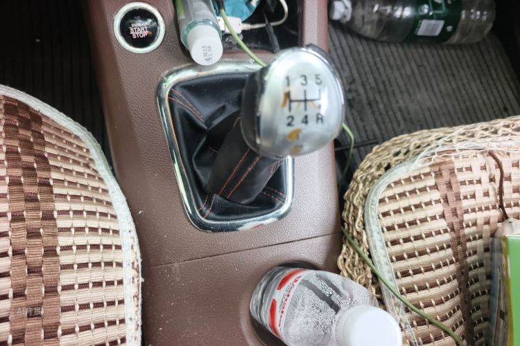 Forthing JOYEAR X5 2016 car image #16