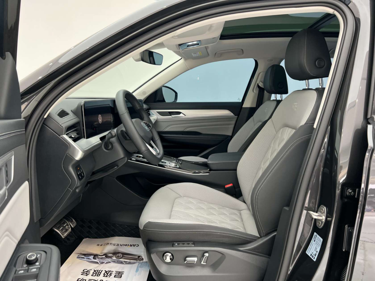 Volkswagen Tavendor 2023 car image #16