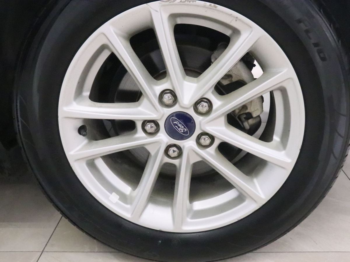 Ford Focus (Imported) 2017 صورة سيارة #16