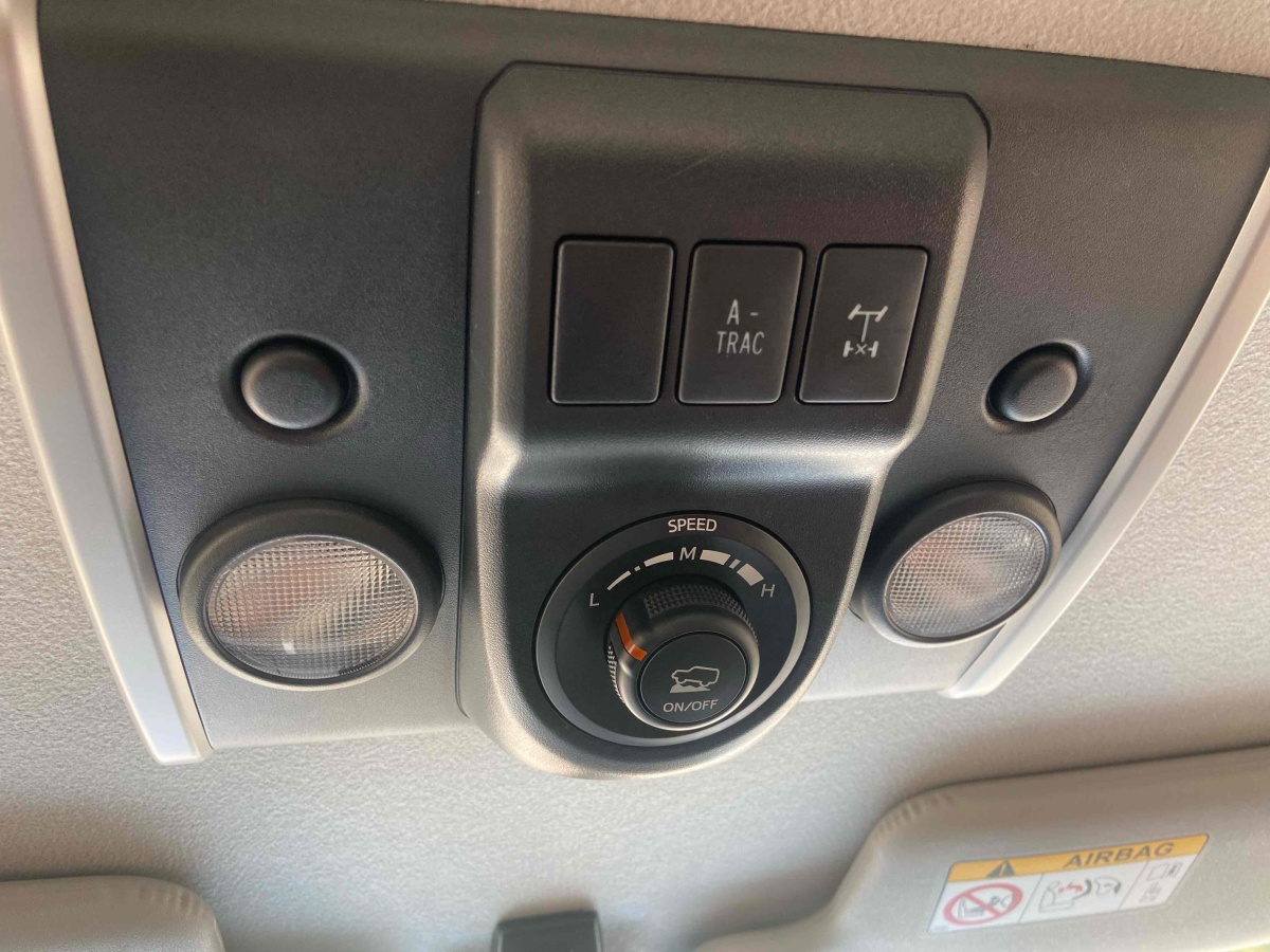 Toyota FJ Cruiser 2020 immagine di auto #16