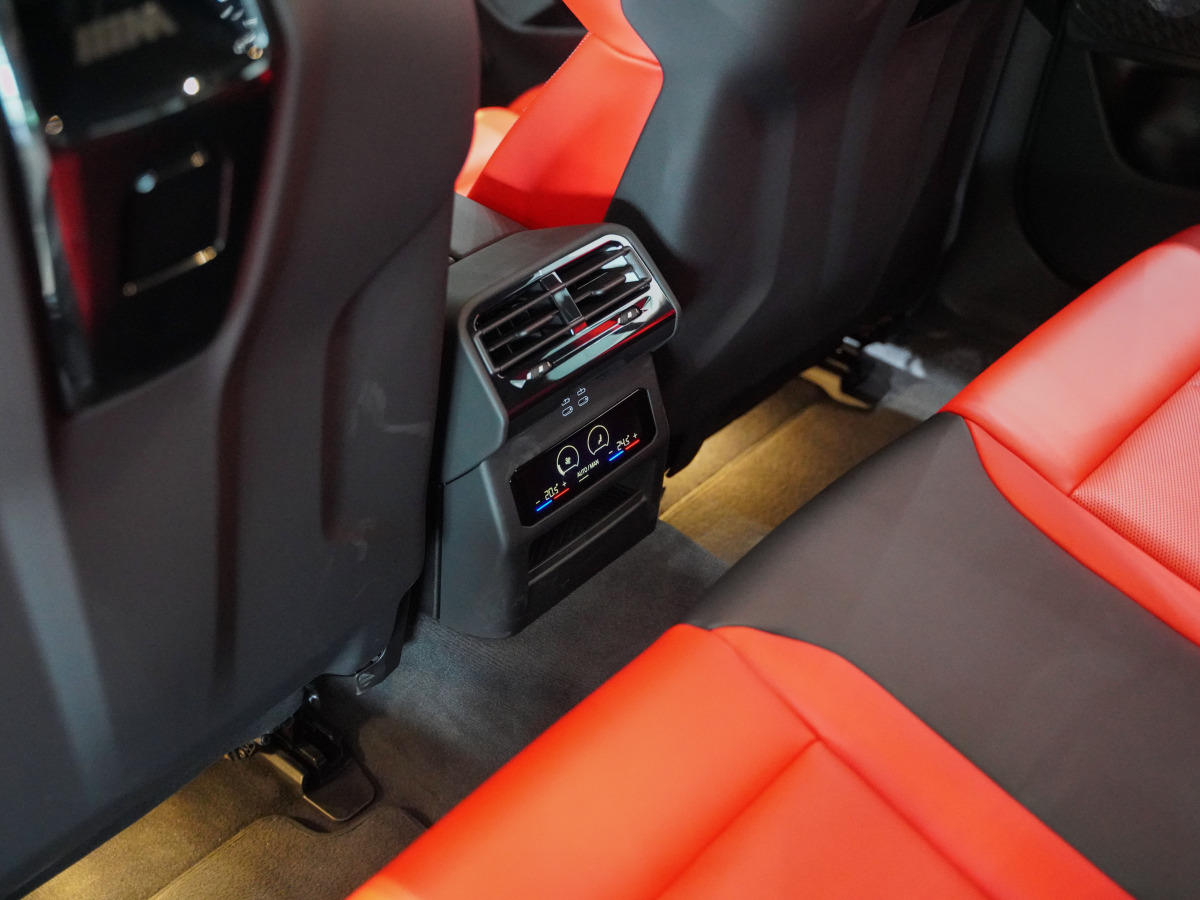 BMW M5 New Energy 2024 immagine di auto #16