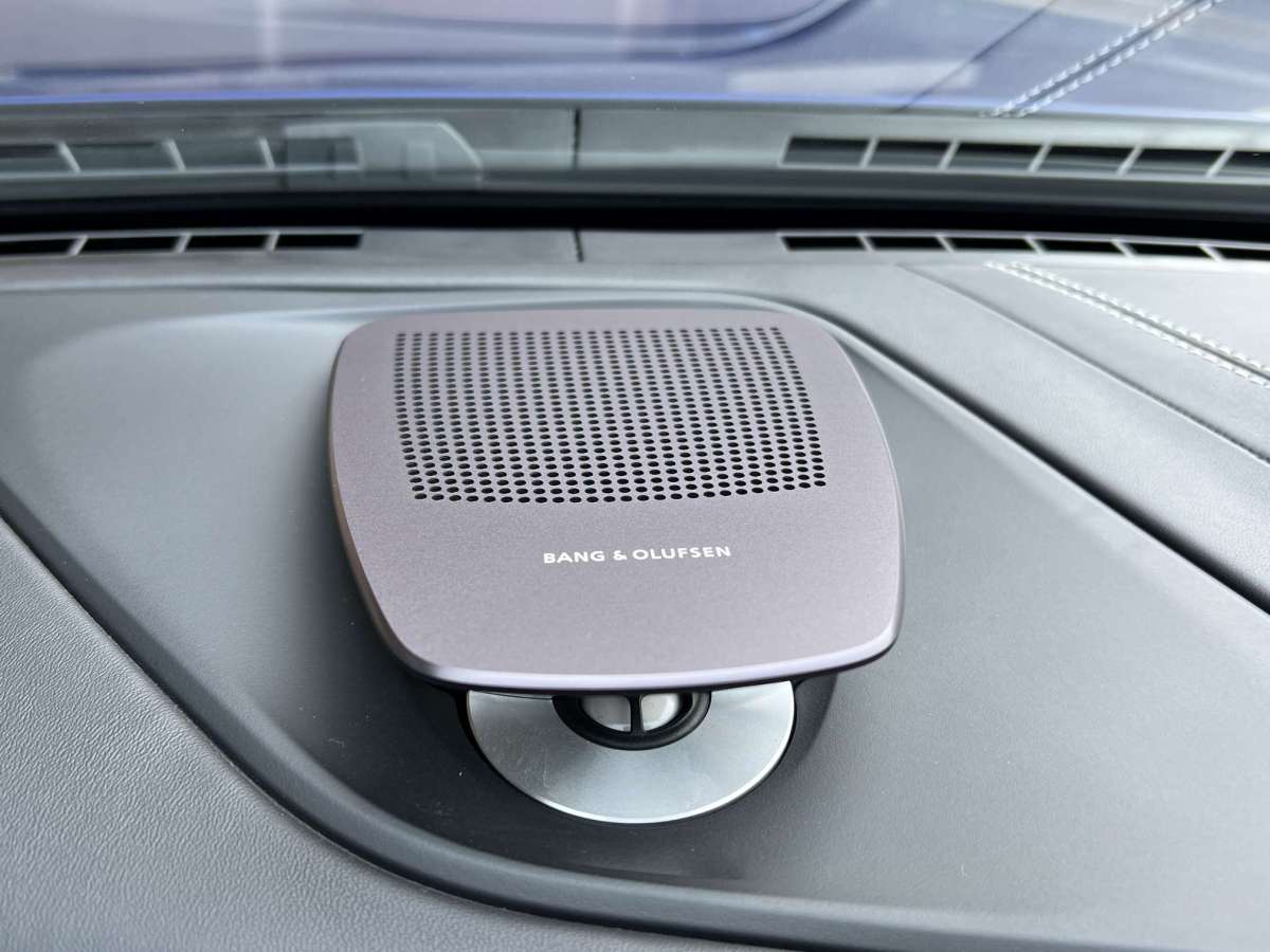 BMW M6 2013 car image #16