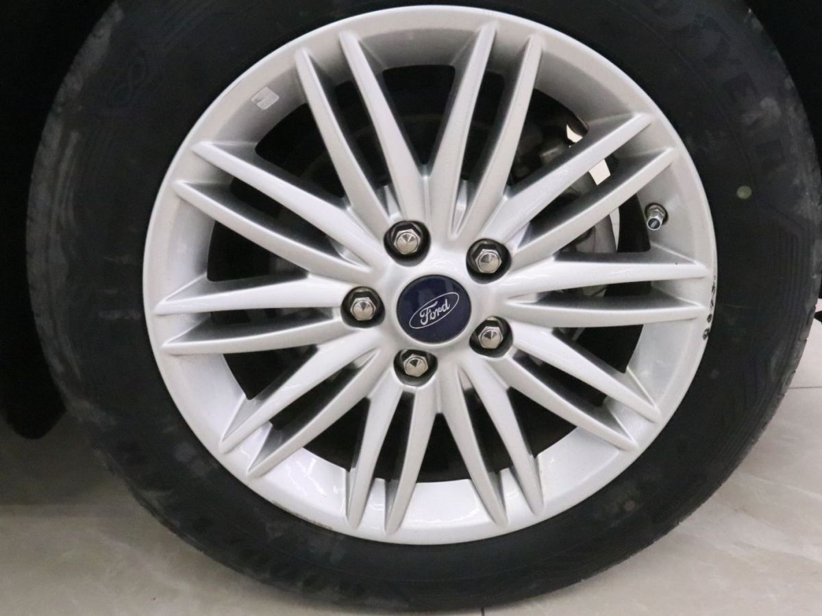 Ford Focus (Imported) 2017 #16 Ford Focus (Imported) 2017 car image #16