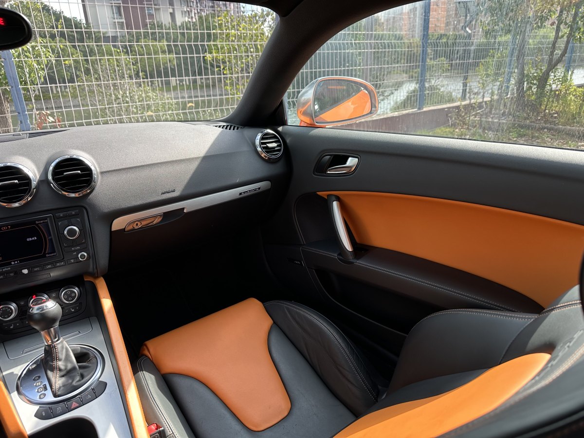 Audi TTS 2011 car image #16