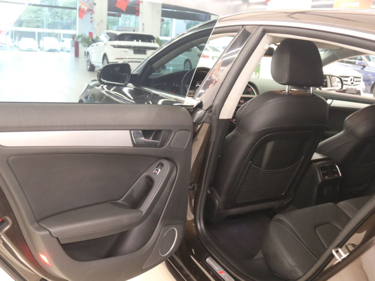 Audi Q6L Sportback e-tron 2012 immagine di auto #16