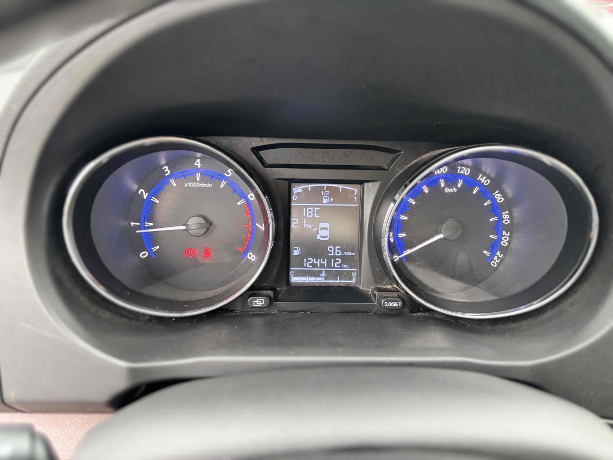 Forthing SX6 2017 car image #16