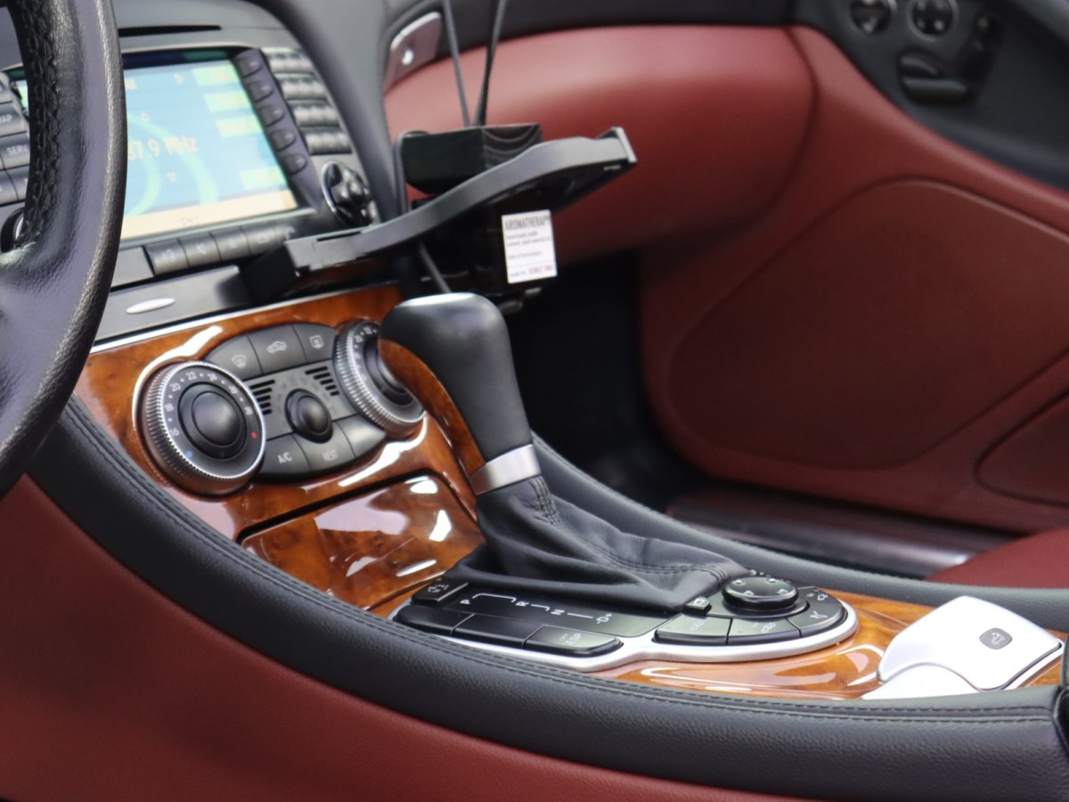 Mercedes-Benz SL Class 2007 car image #16