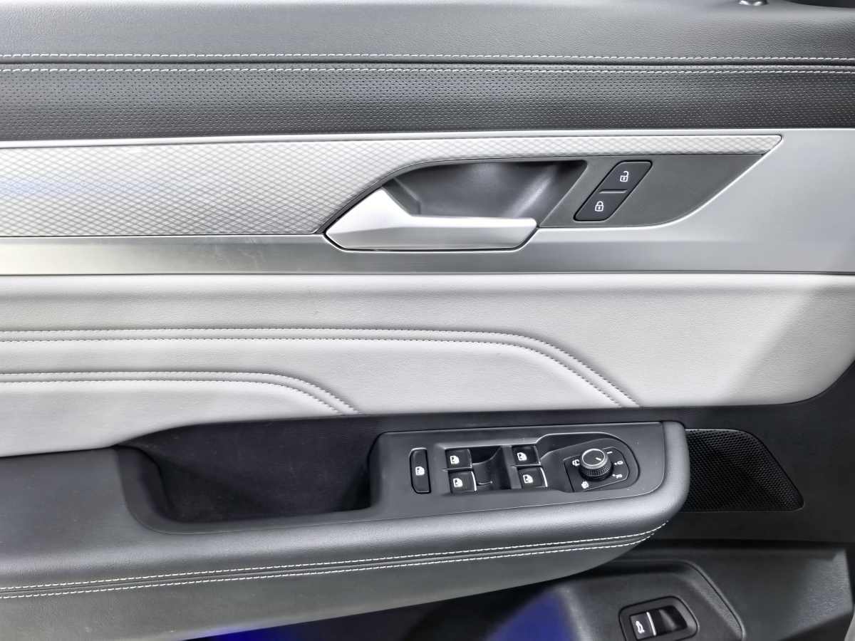 Volkswagen Tavendor 2023 car image #16