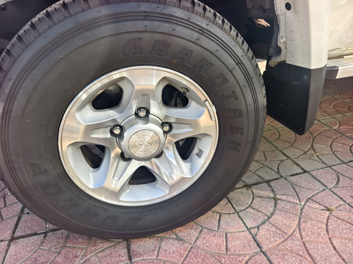 Toyota FJ Cruiser 2024 car image #16