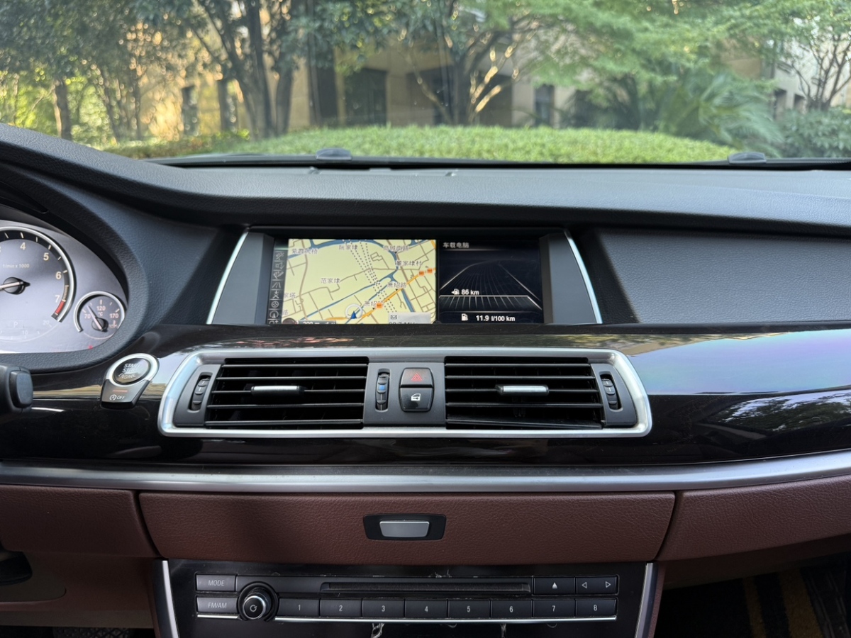 BMW 5 Series GT 2016 immagine di auto #16