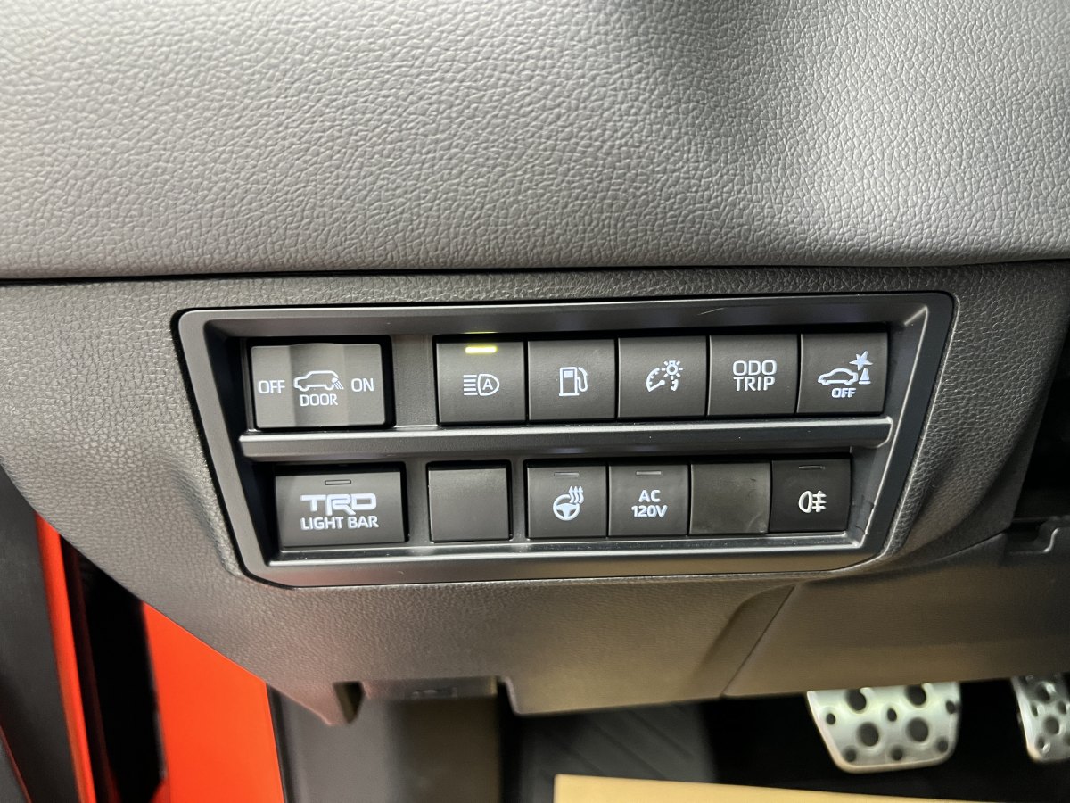 Toyota Sequoia 2024 #16 Toyota Sequoia 2024 imagen de coche #16