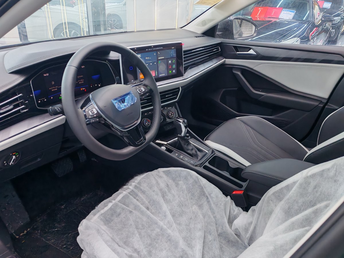 Jetta VA7 2025 car image #16