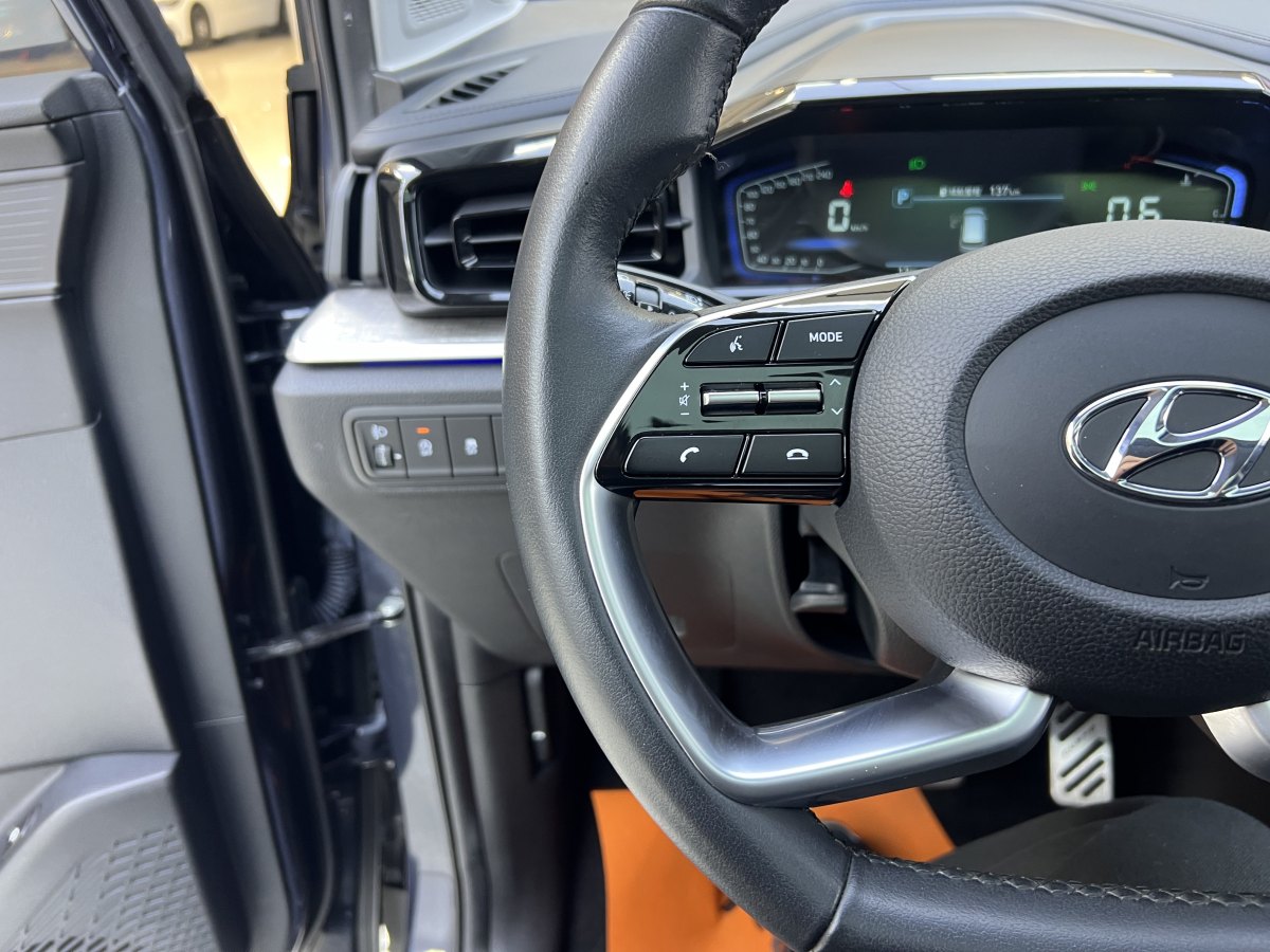 Hyundai Custo 2023 car image #16