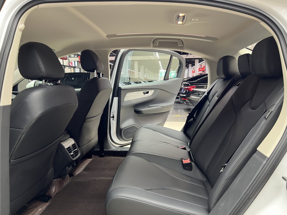 HongQi E-QM5 2024 #16 HongQi E-QM5 2024 car image #16