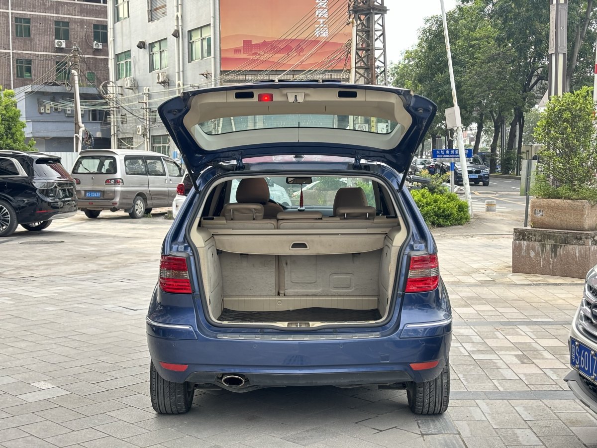 Mercedes-Benz B Class 2010 car image #16