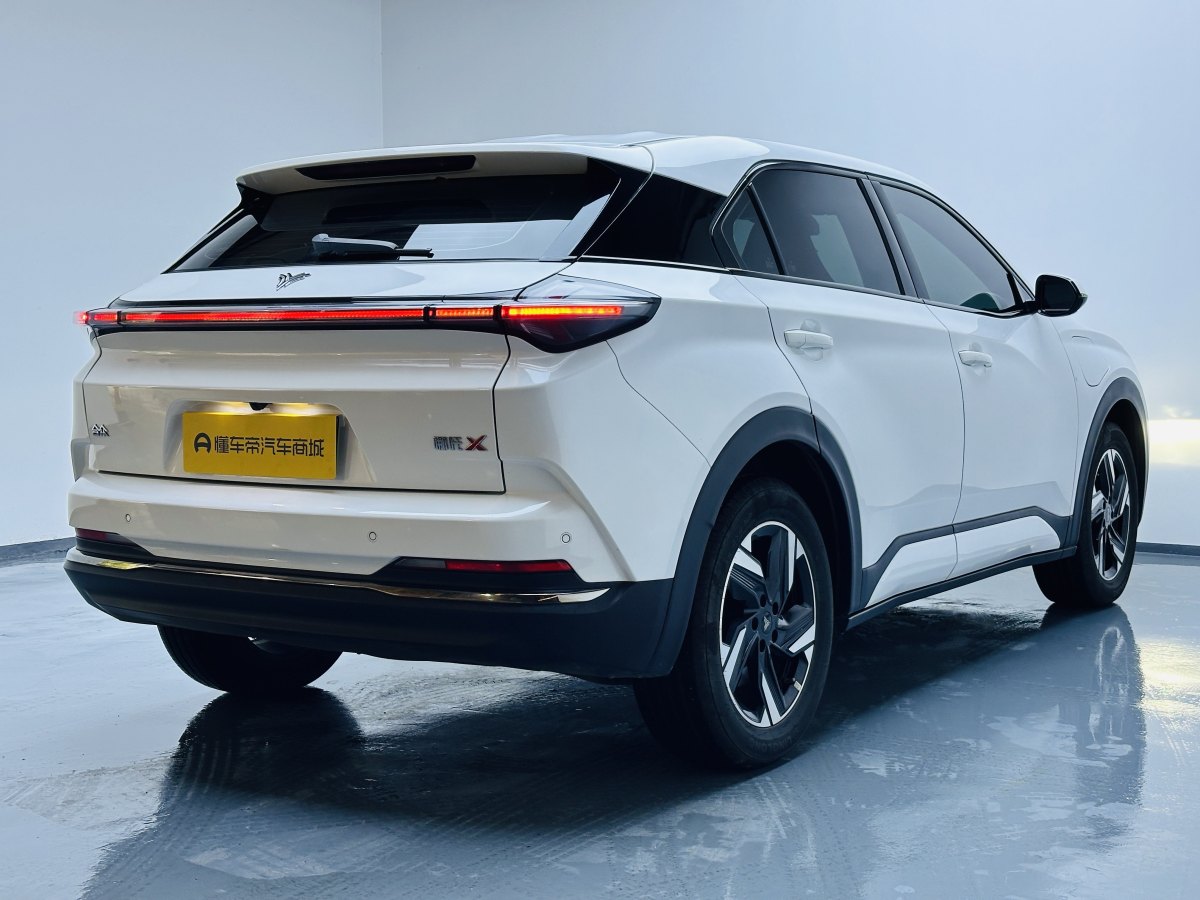 哪吒汽车 哪吒X 2024 汽车图片 #16