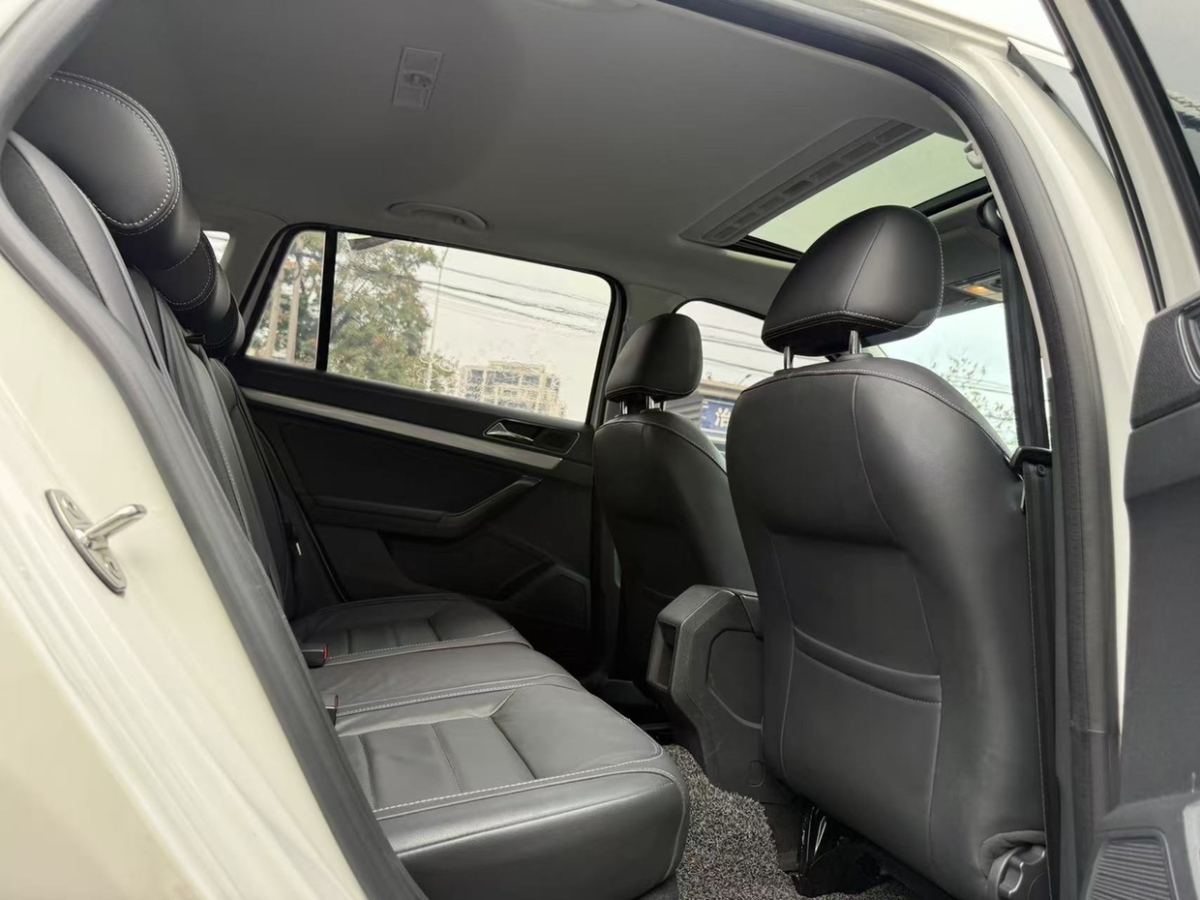 Volkswagen Gran Lavida 2016 immagine di auto #16