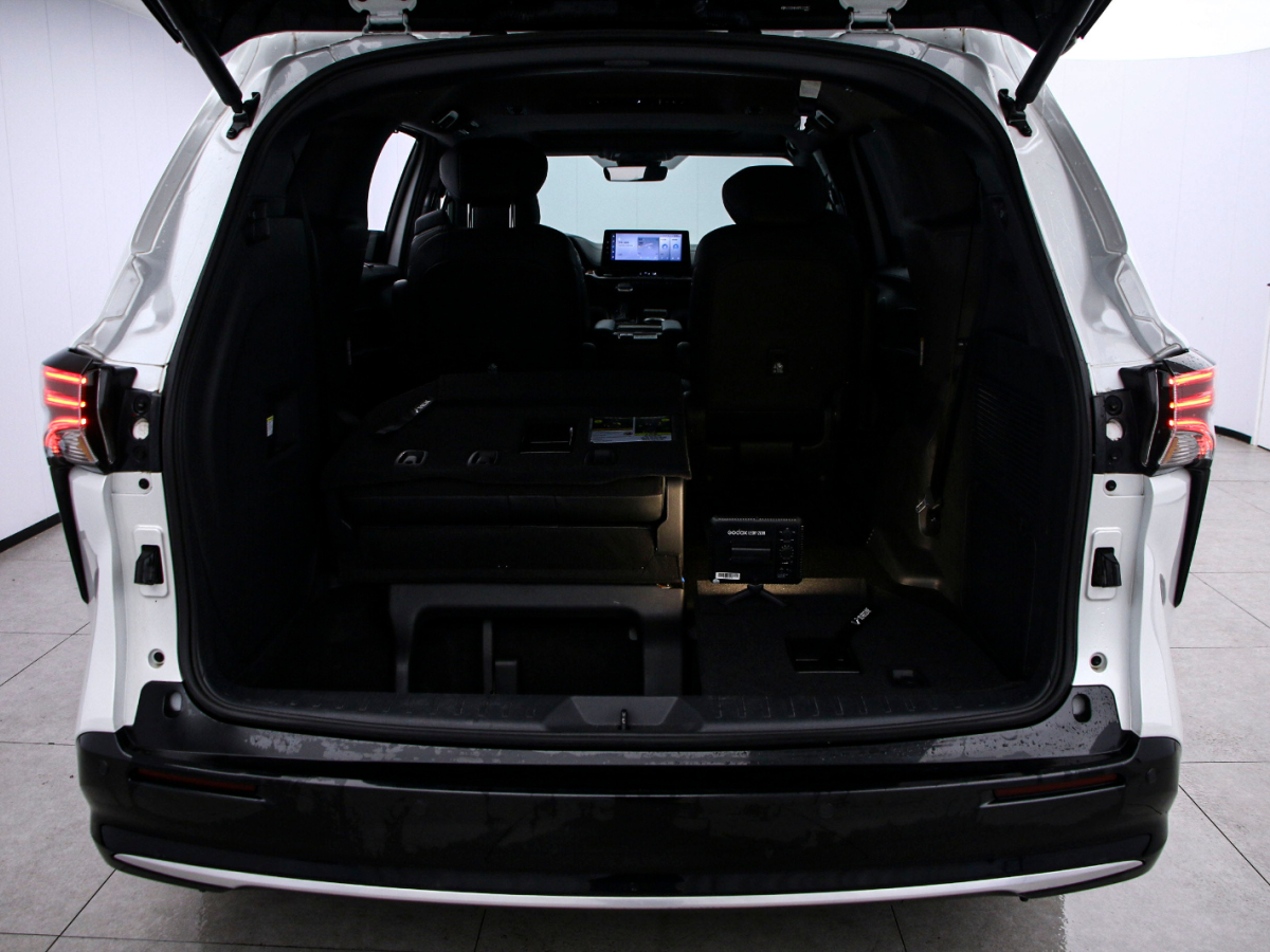 Toyota Sienna 2023 image de voiture #16