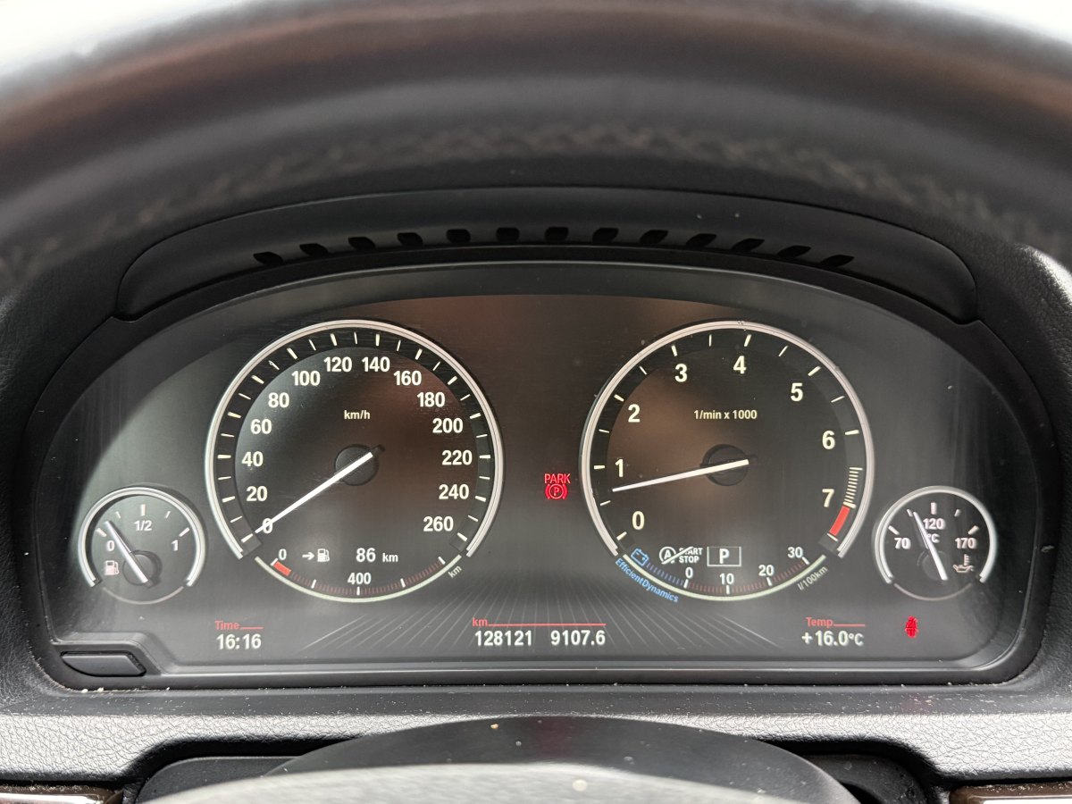 BMW 5 Series GT 2016 immagine di auto #16