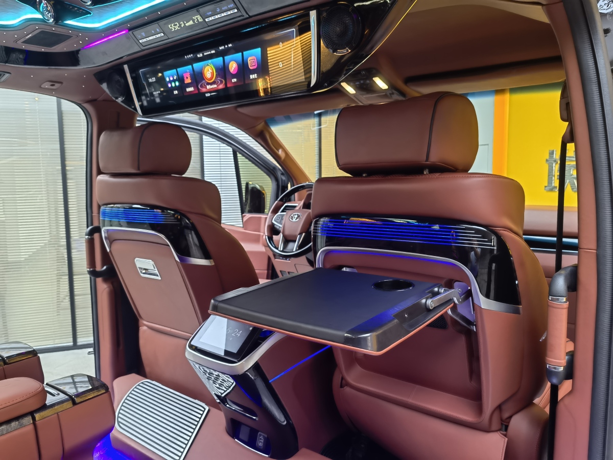 Toyota Granvia 2024 immagine di auto #16