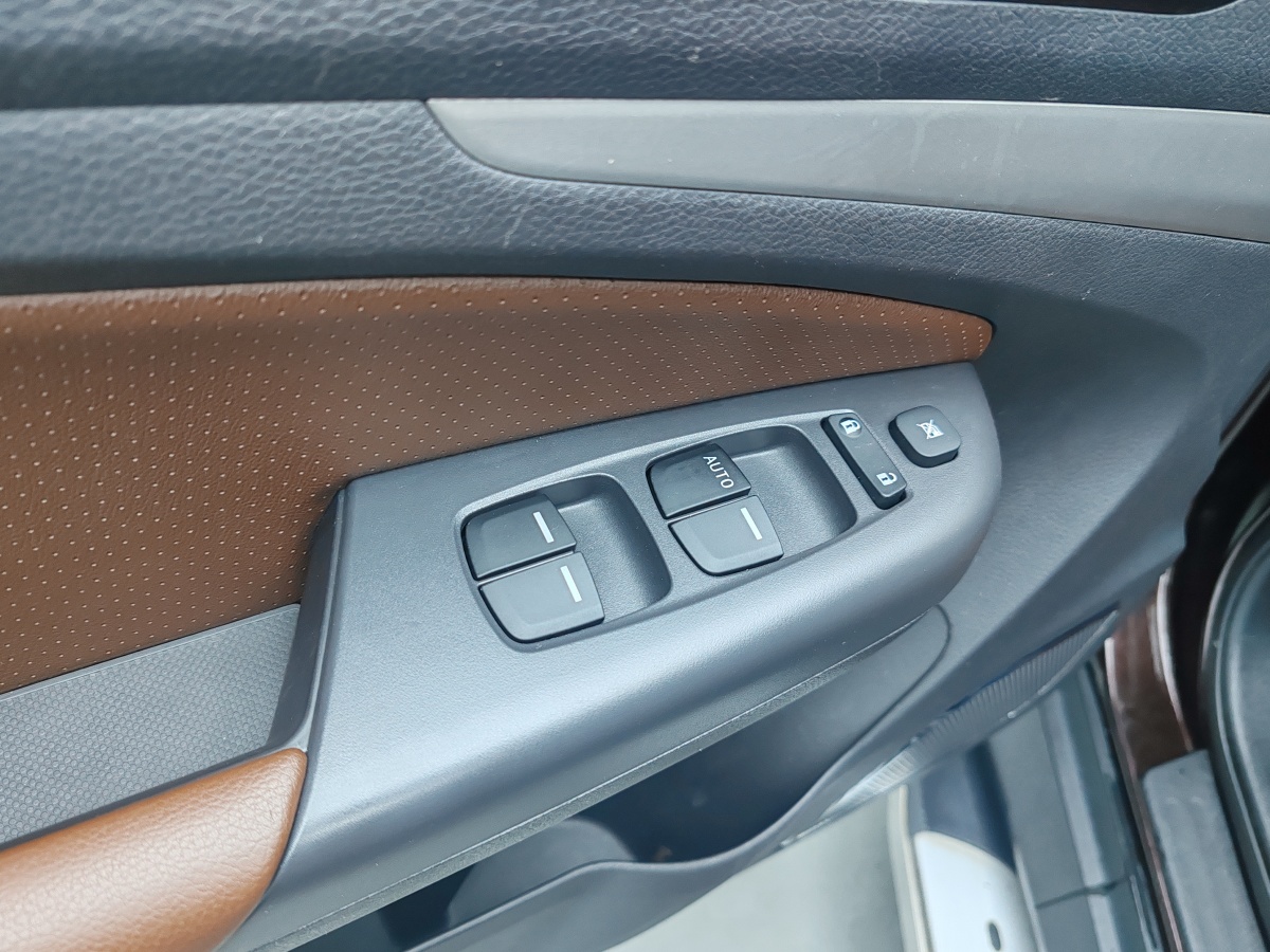 BYD S7 2015 car image #16