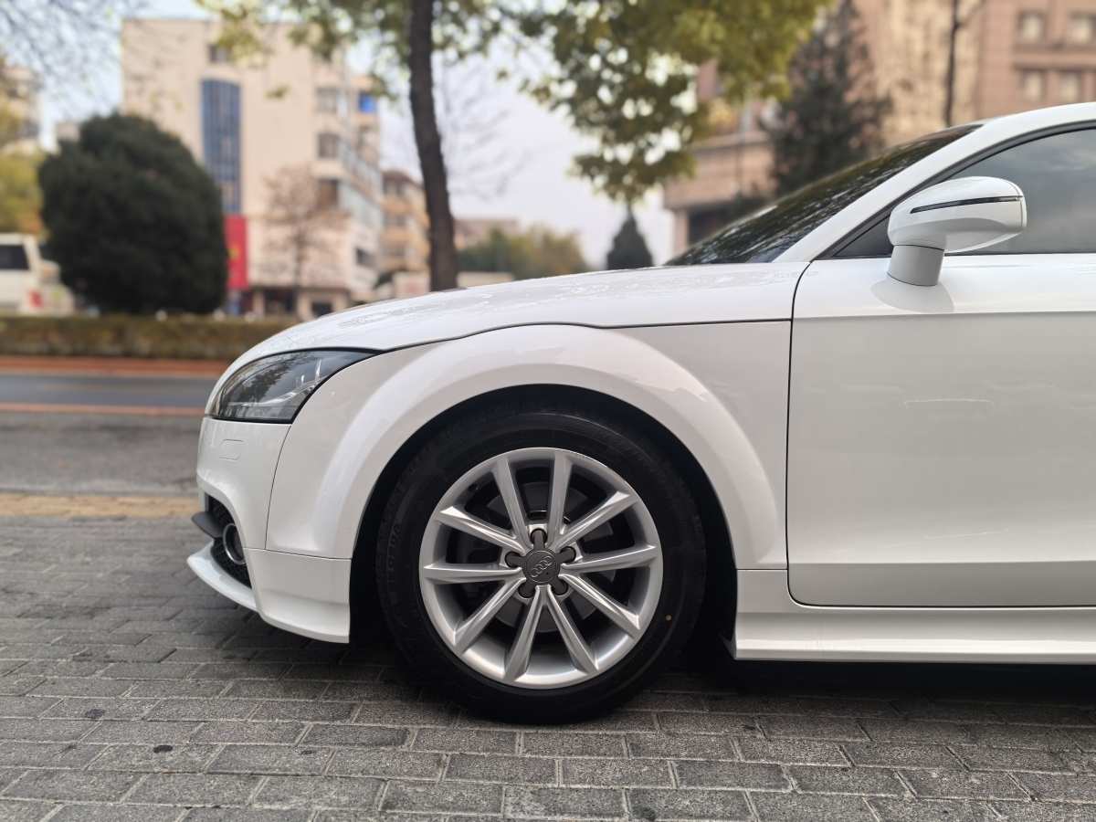 Audi TT 2014 car image #16