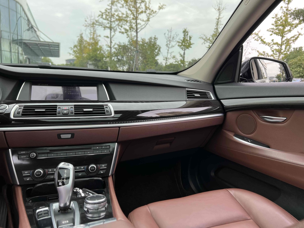 BMW 5 Series GT 2015 immagine di auto #16