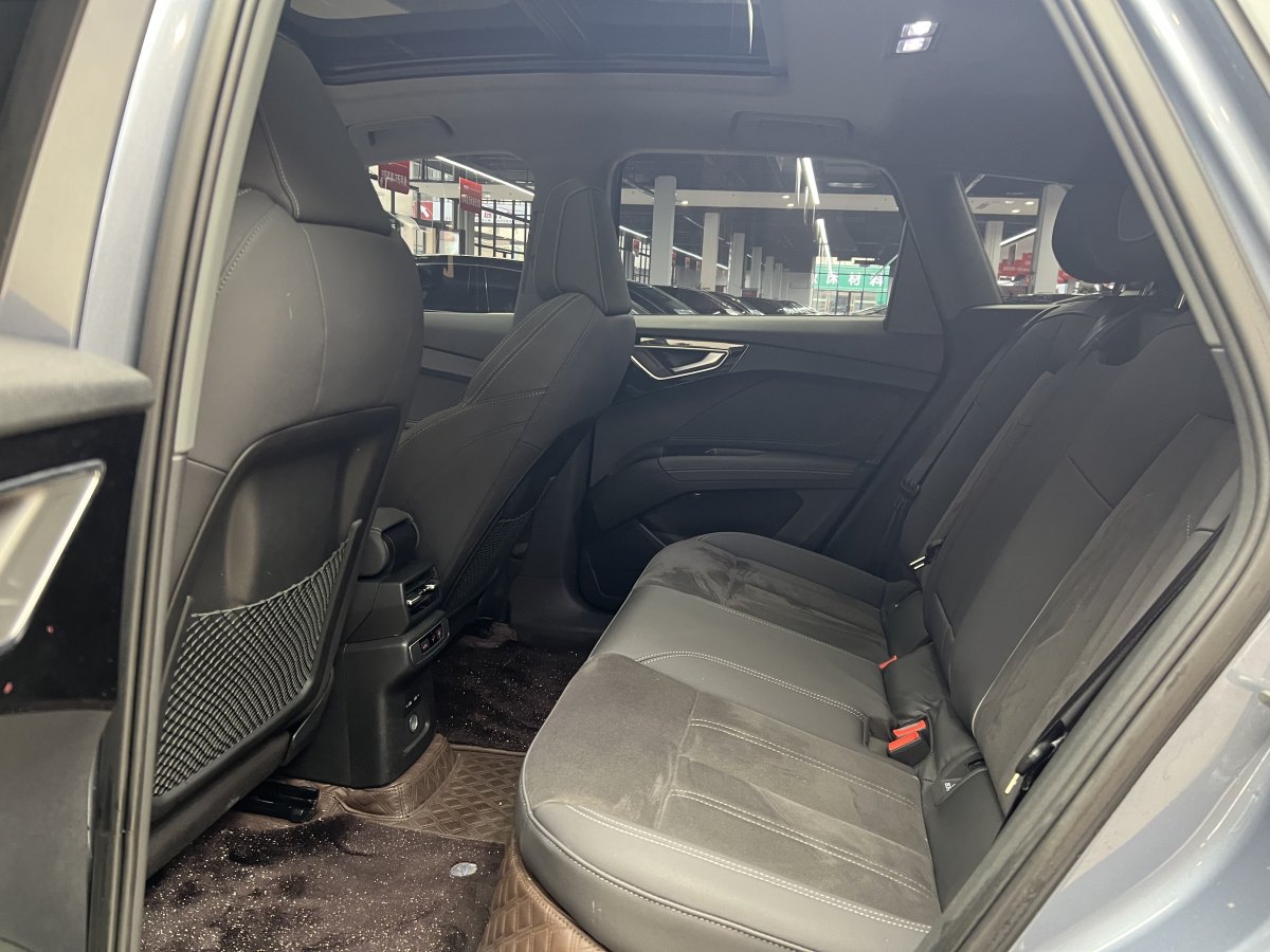 Audi Q4 e-tron 2023 immagine di auto #16