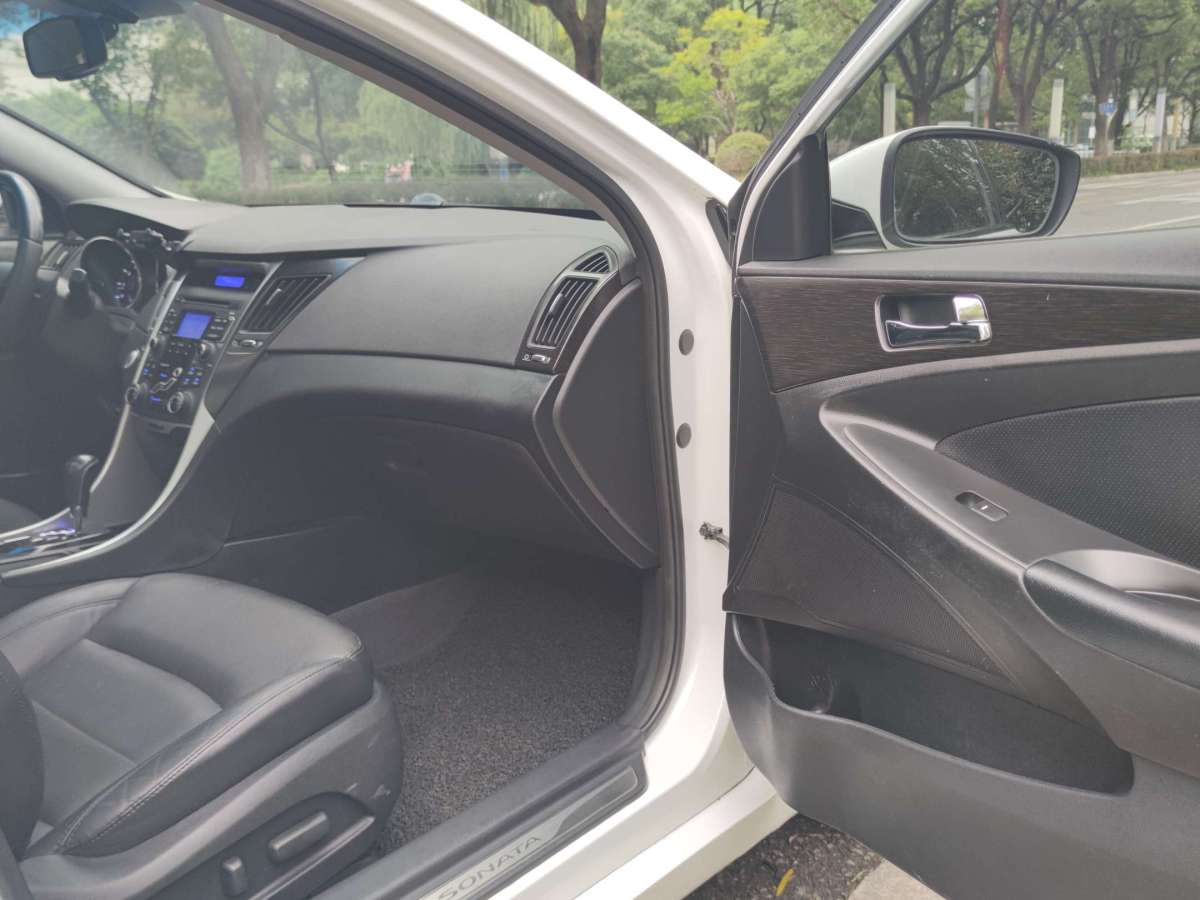 现代 索纳塔 2011 汽车图片 #16