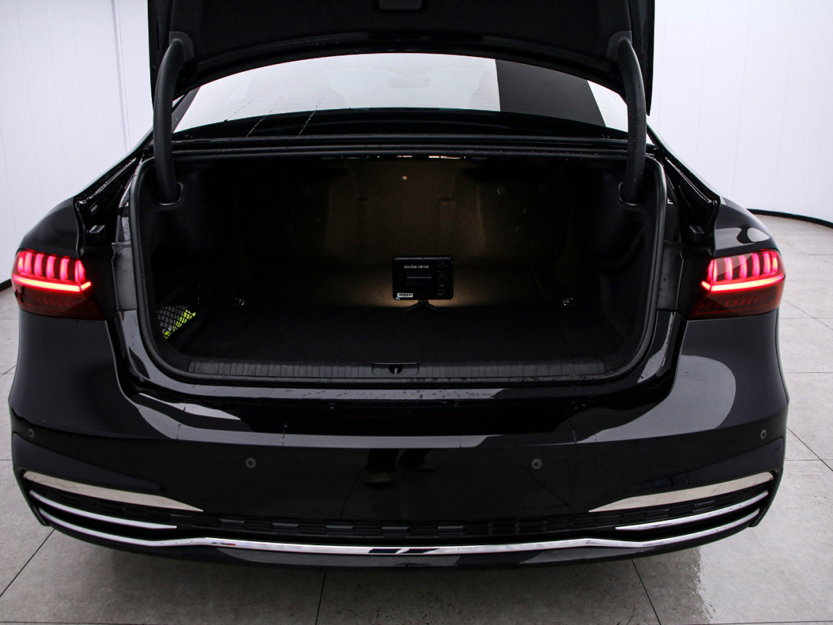 Audi A7L 2025 car image #16