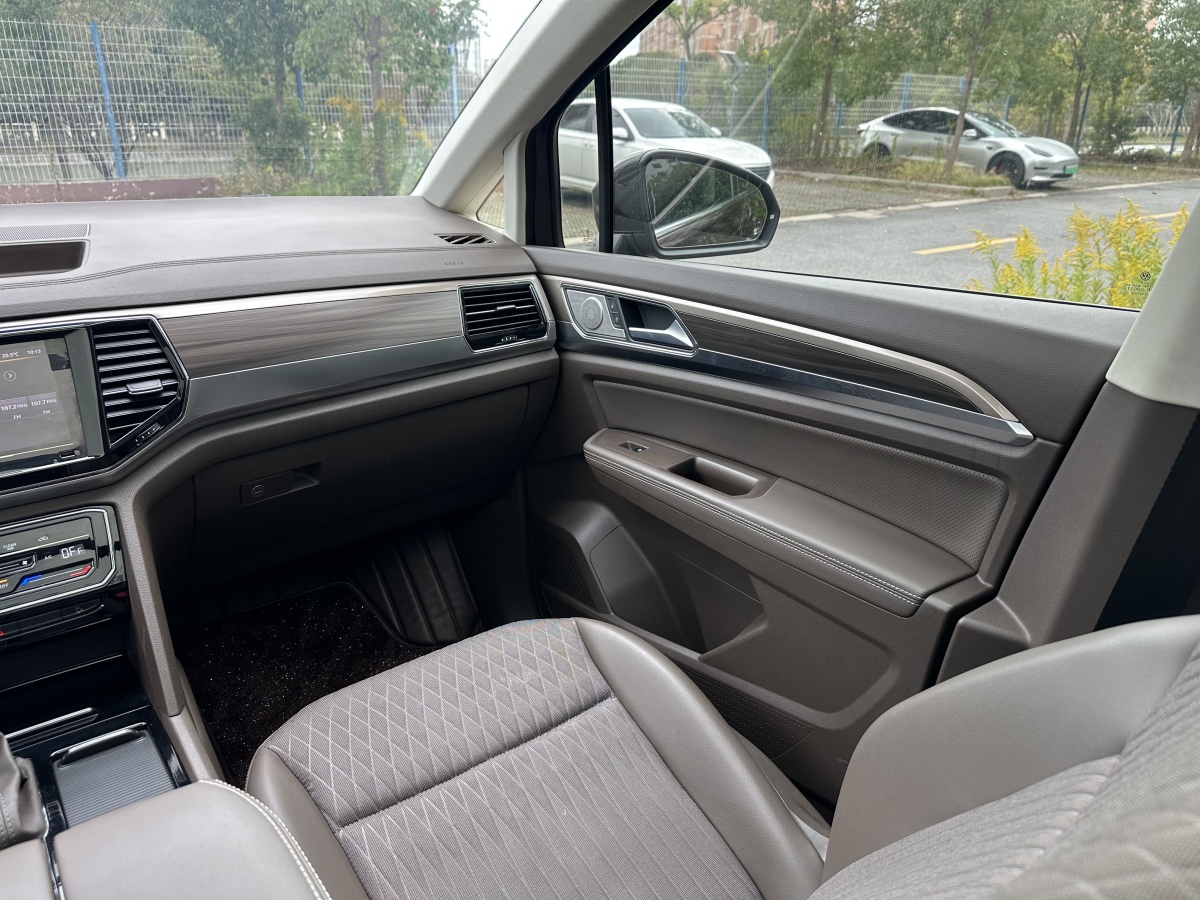 Volkswagen Viloran 2021 car image #16