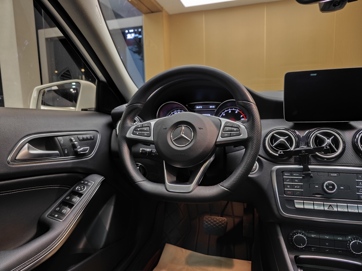 Mercedes-Benz GLA Class (Imported) 2019 #16 Mercedes-Benz GLA Class (Imported) 2019 immagine di auto #16