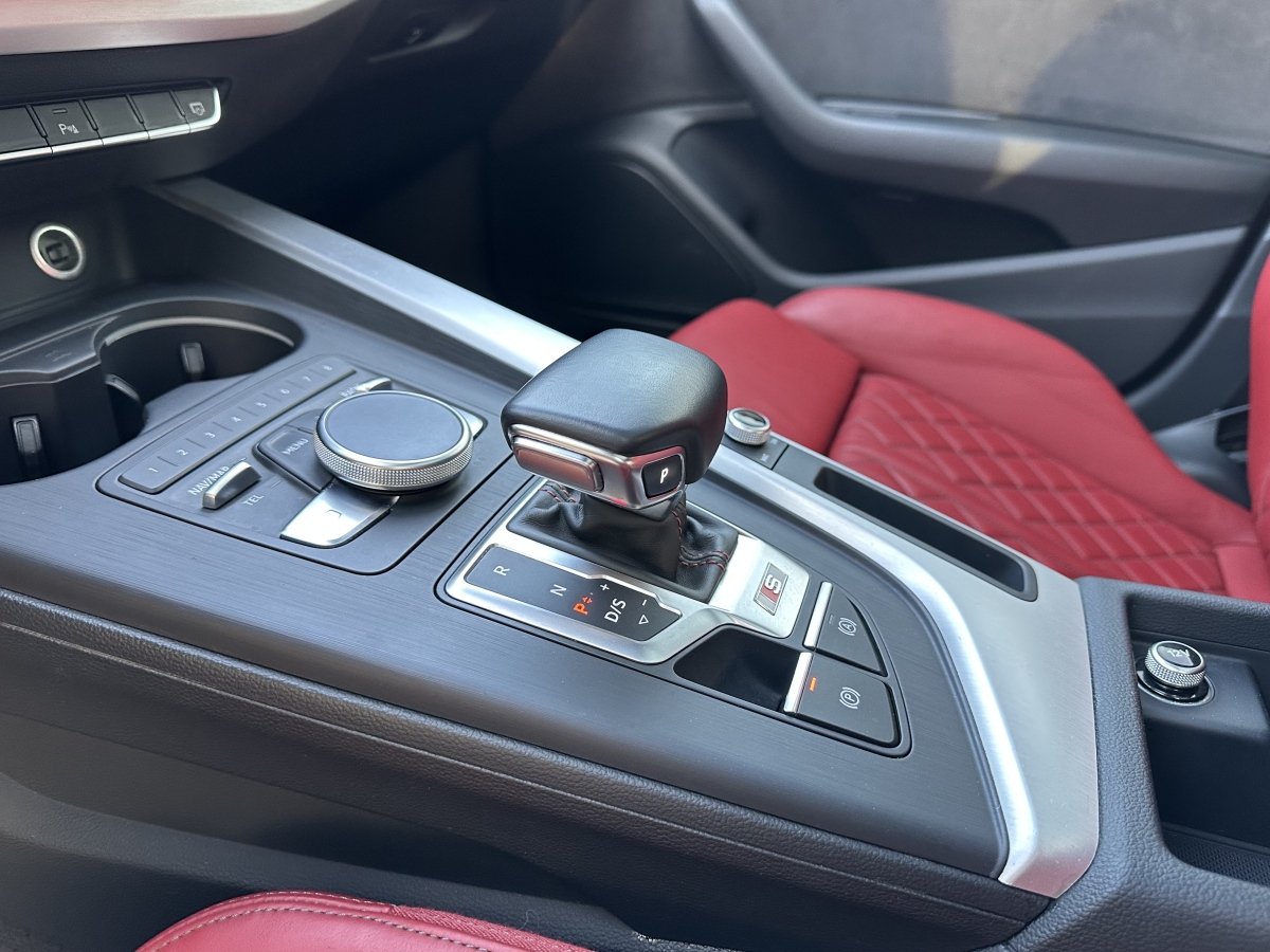 Audi S4 2018 car image #16