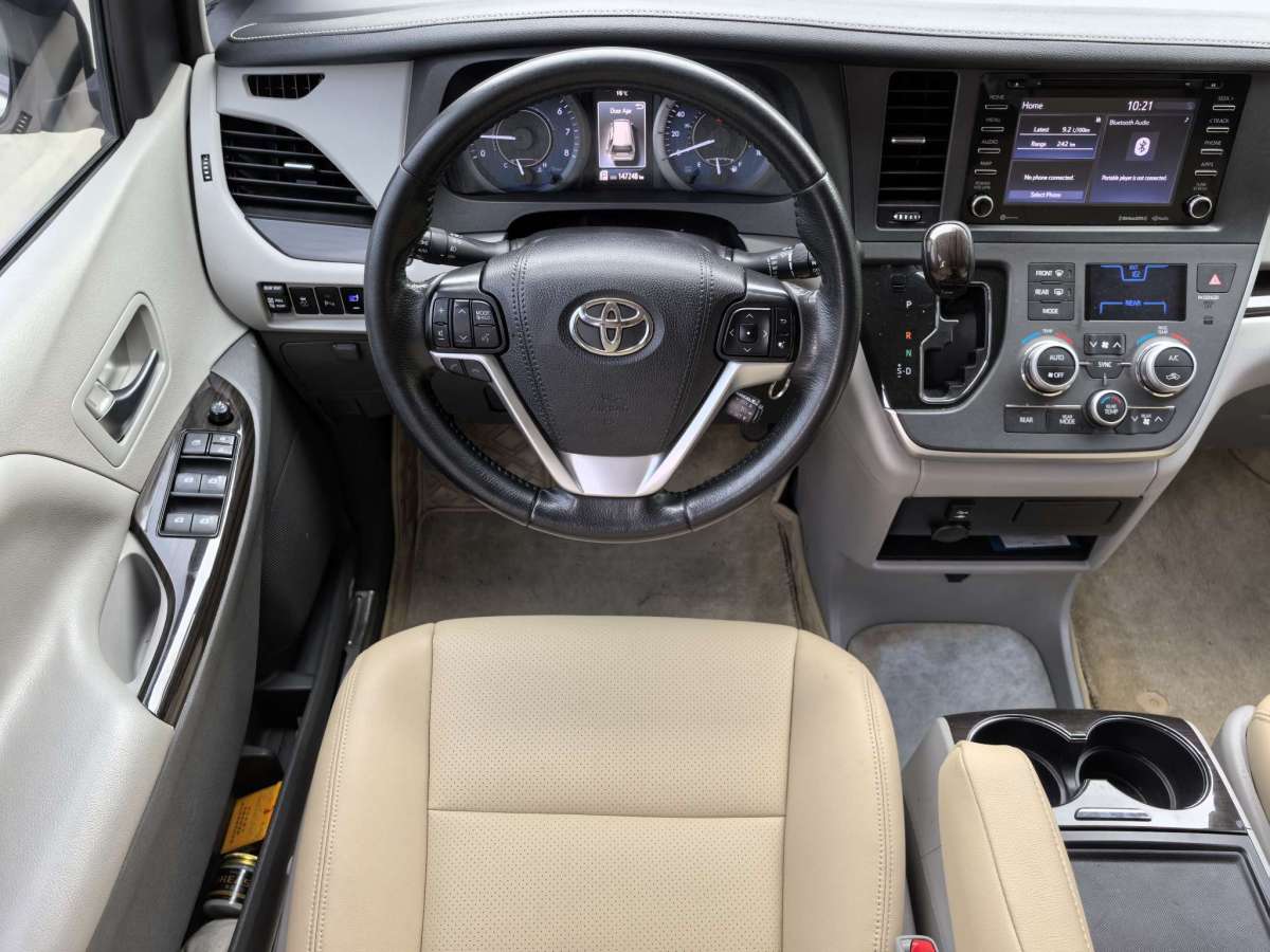 Toyota SIENNA 2019 صورة سيارة #16