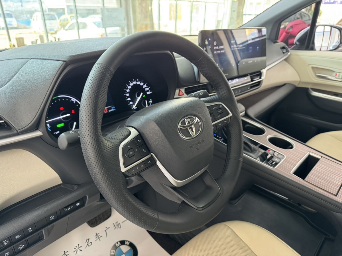 Toyota Granvia 2024 car image #16