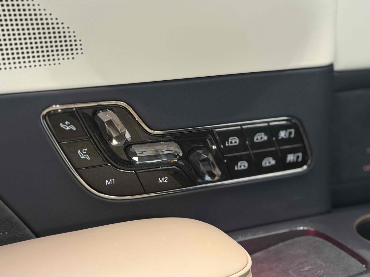 Hyundai Coupe 2025 imagen de coche #16