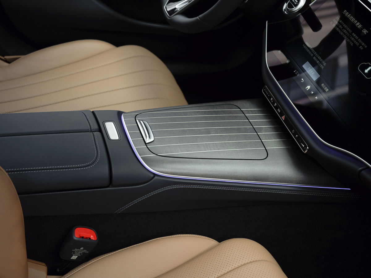 Mercedes-Benz E Class New Energy 2025 car image #16