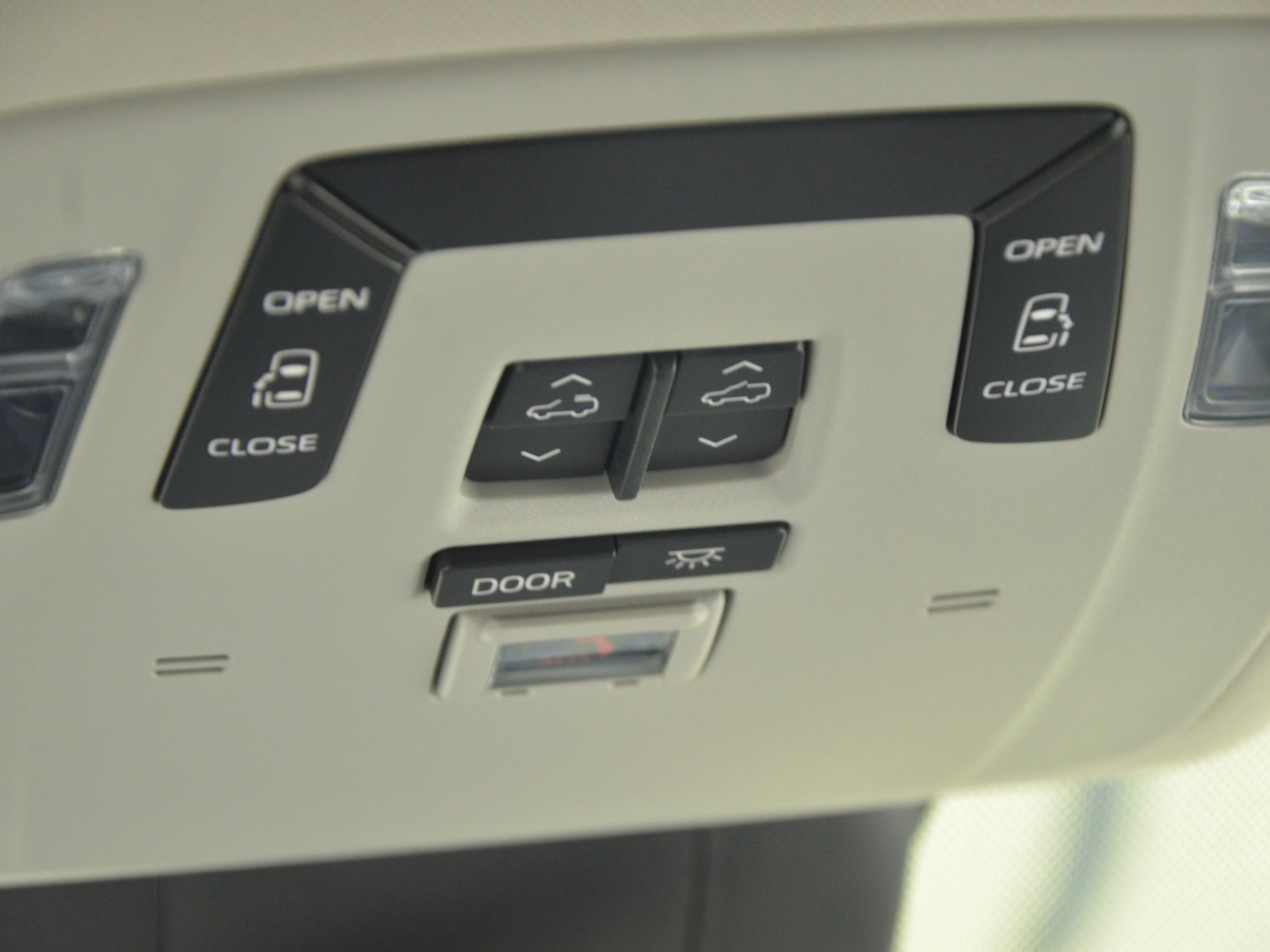 Toyota Granvia 2025 immagine di auto #16