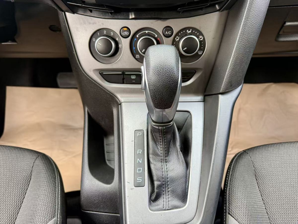 Ford Focus (Imported) 2014 #16 Ford Focus (Imported) 2014 car image #16