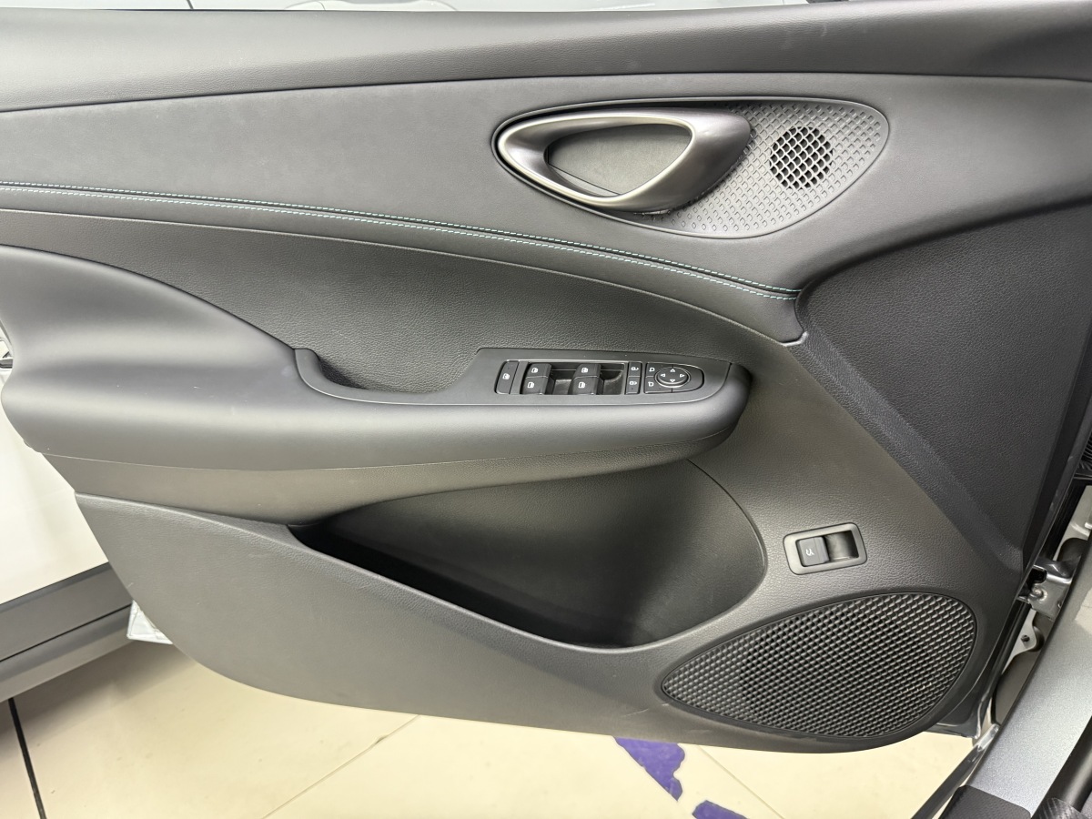 BYD Seal 2025 #16 BYD Seal 2025 car image #16