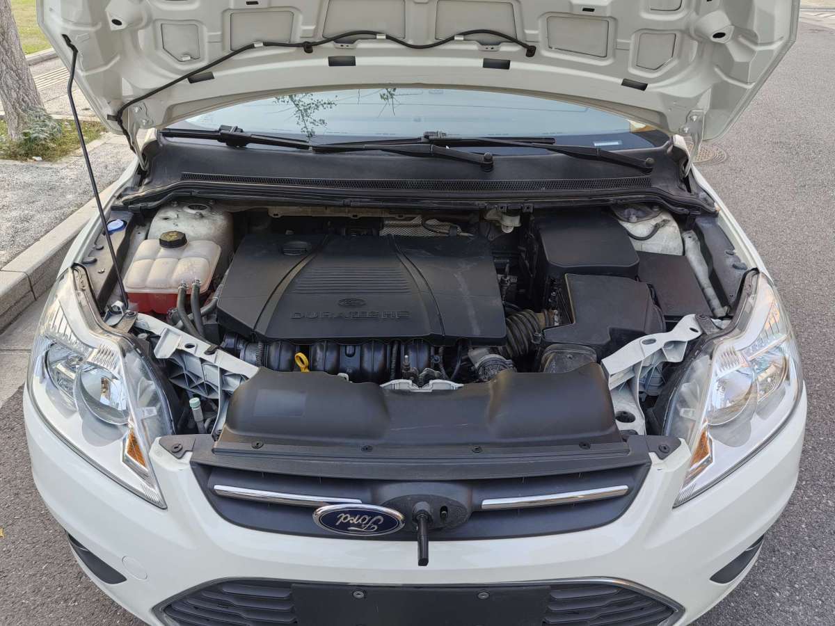 Ford Focus (Imported) 2014 car image #16